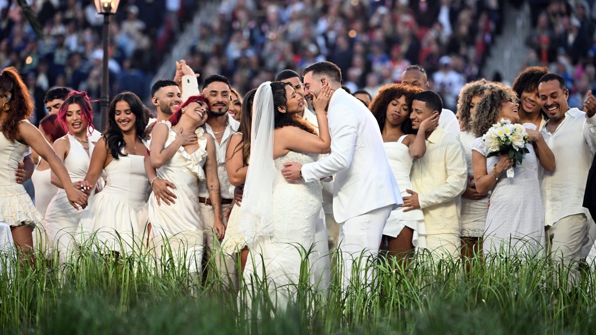 Couple that invited Bad Bunny to wedding got married on stage during halftime show