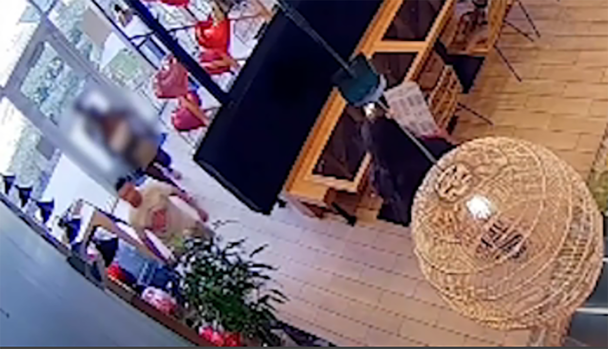 Woman says couple at smoothie shop in Sweetwater stole her purse after she left it