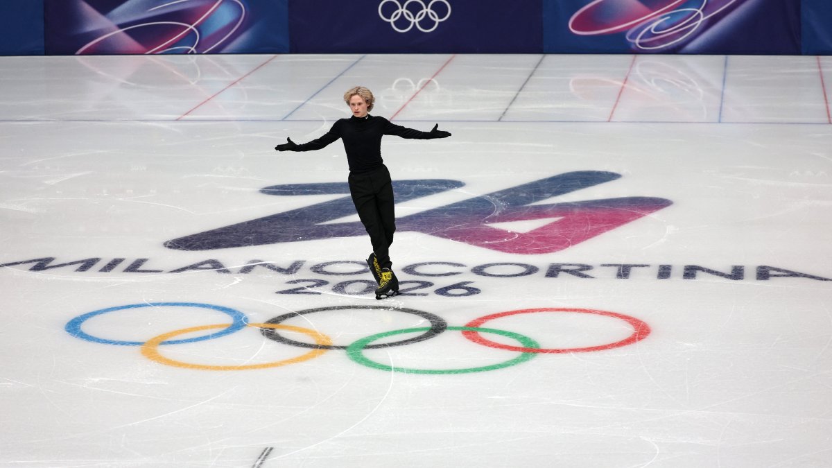 There are five medal events on Day 1 of the 2026 Winter Olympics, while the U.S. women's hockey team returns to the ice. Follow live updates.