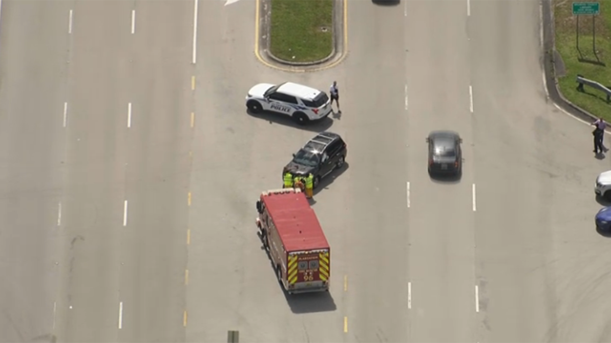 Person sought after fleeing from vehicle and leaving child behind in Plantation, police say