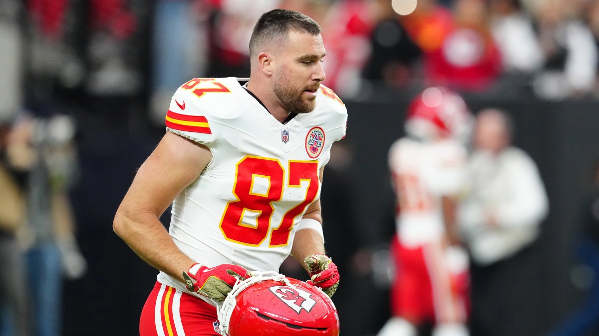 Travis Kelce returning to Chiefs on 1-year deal for 14th NFL season