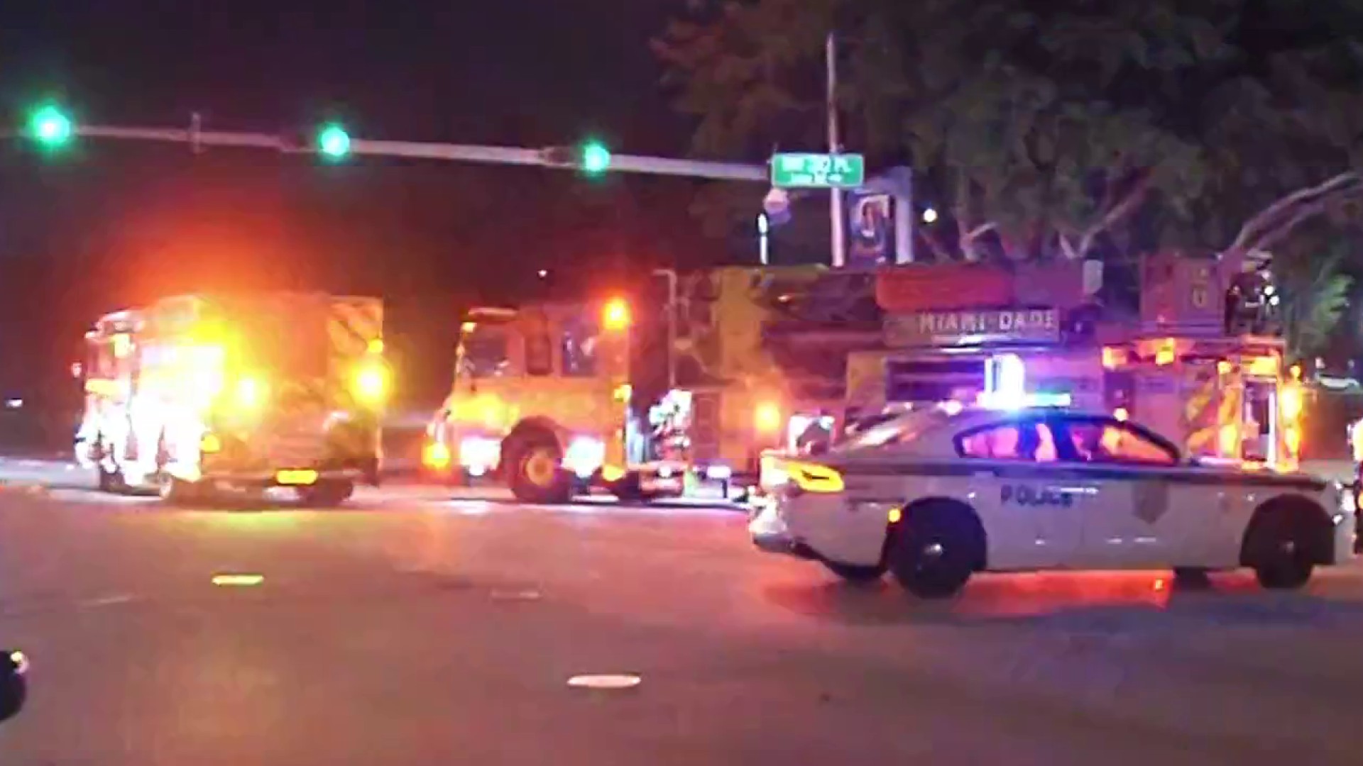 1 dead, 2 injured after vehicle crashes into tree in Miami-Dade: Sheriff