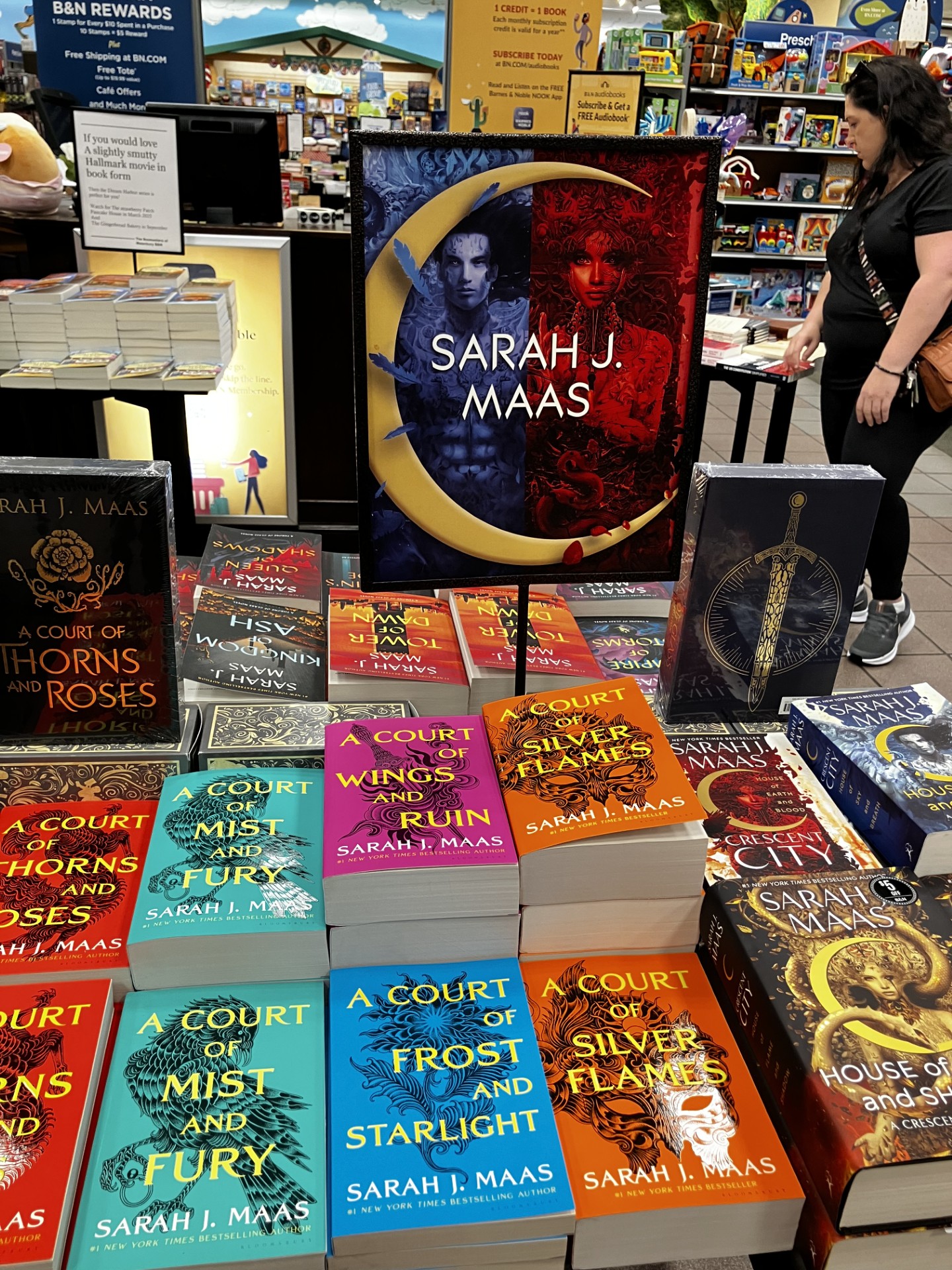 Release dates for next 2 ‘ACOTAR’ books revealed by Sarah J. Maas