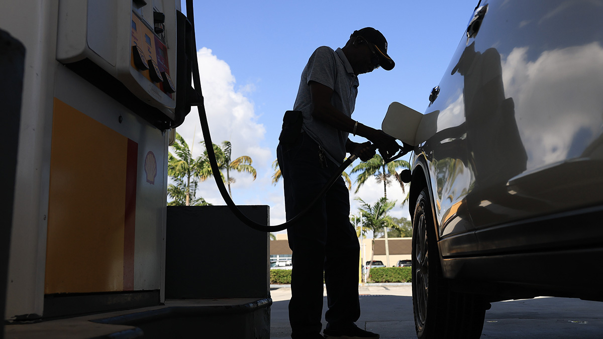 Gas average in Florida holds at just under $4 a gallon