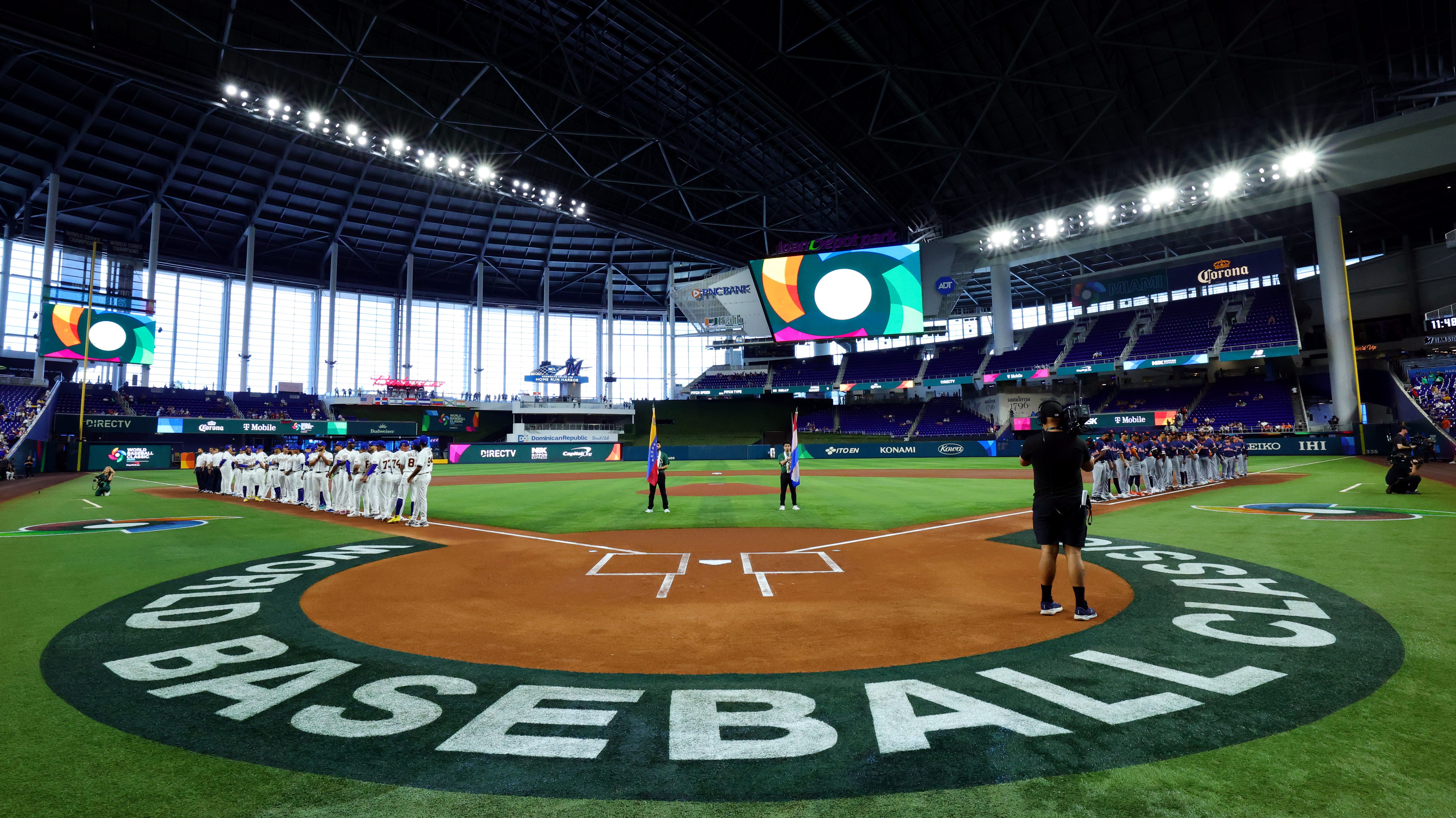 Man accused of selling fake tickets to WBC at loanDepot Park, authorities say