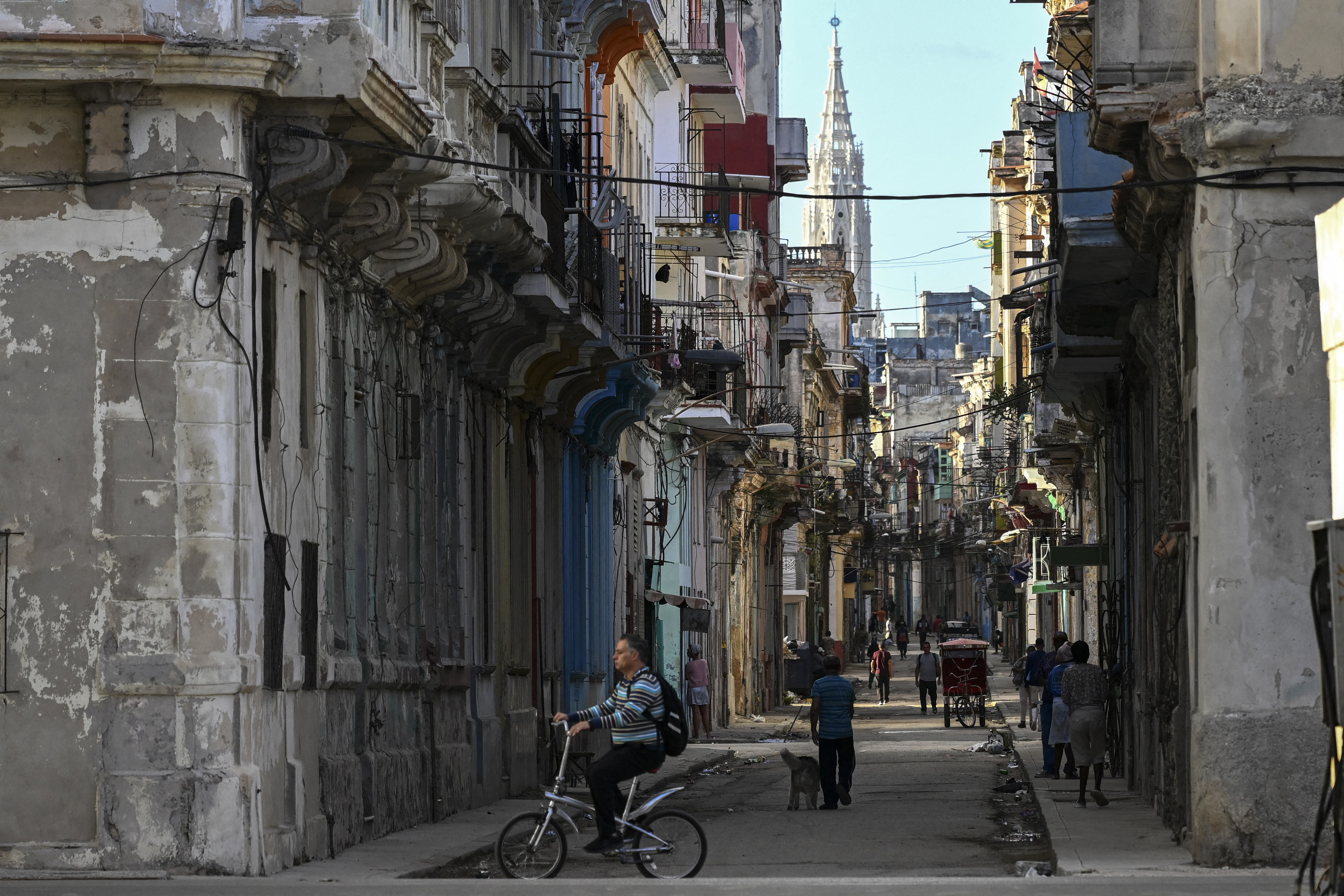 Cuba's power grid collapses leaving it without electricity for the 3rd time this month