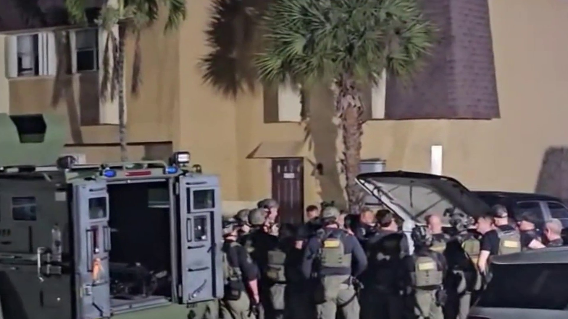 Man arrested after SWAT responds to hours-long barricade situation in Lauderhill