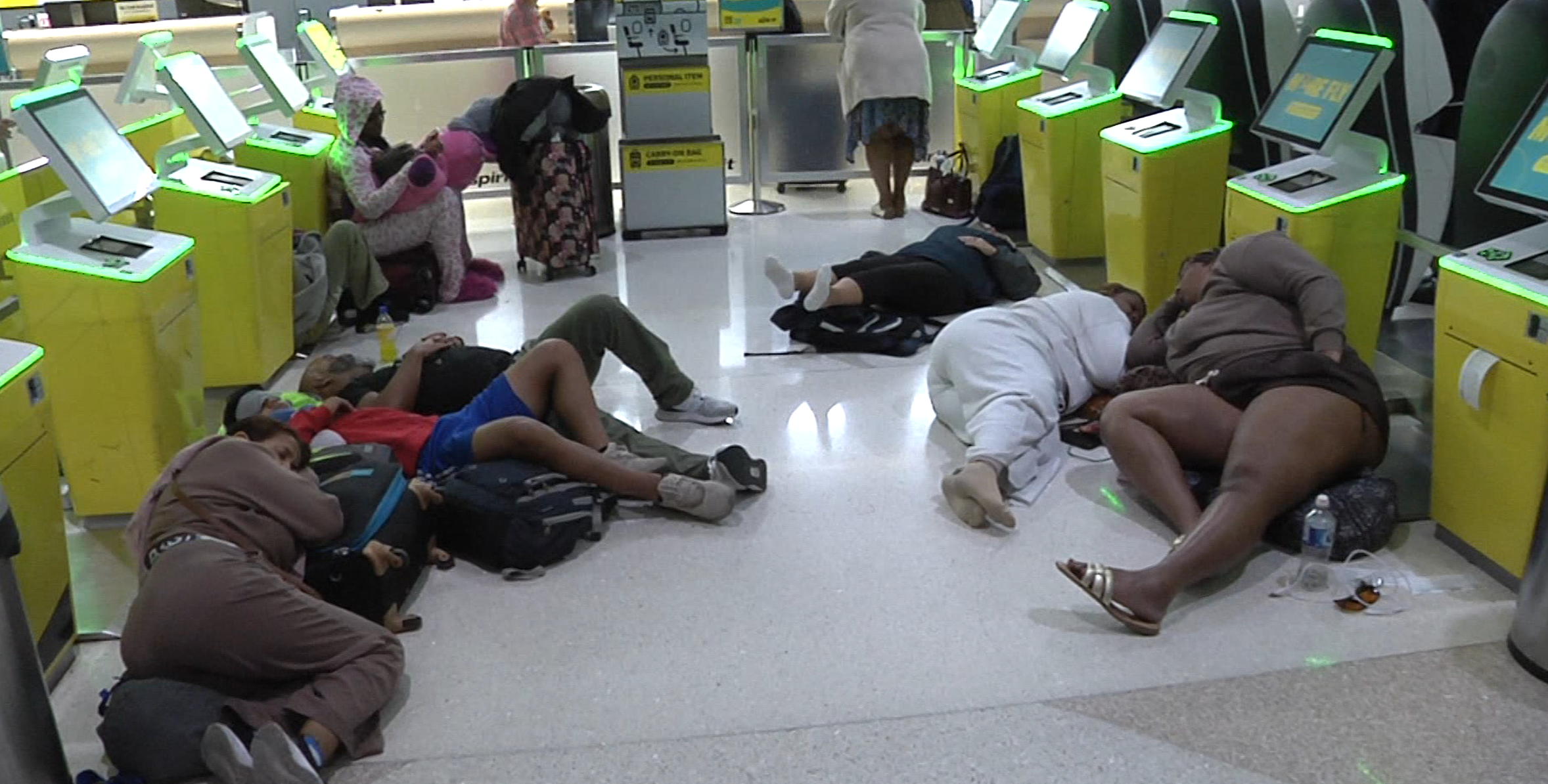 Long lines, delays seen at FLL due to weather and limitations at security checkpoints