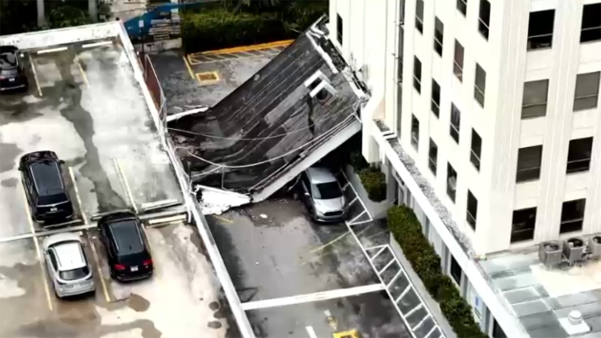 Pedestrian walkway collapses at Hallandale Beach building, police say