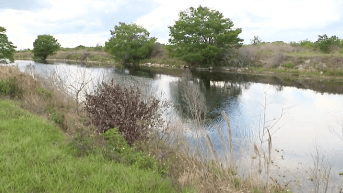 Parkland canal crash that killed 2 in fleeing BMW began with Sunrise armed robbery, cops say