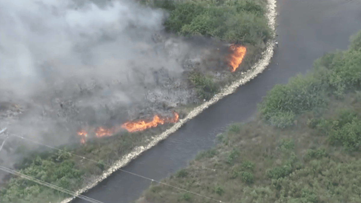 Brush fire in western Broward burns as crews continue to battle blaze ...
