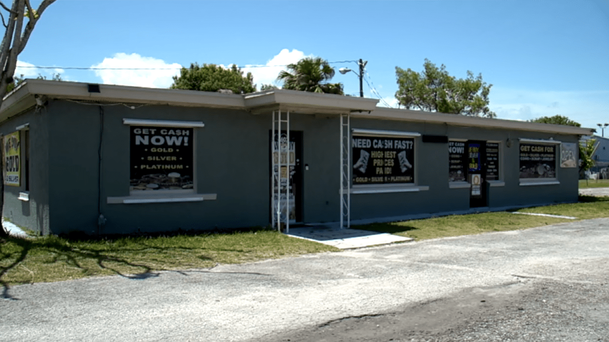 Suspect arrested after manager gunned down inside Florida pawn shop, cops say