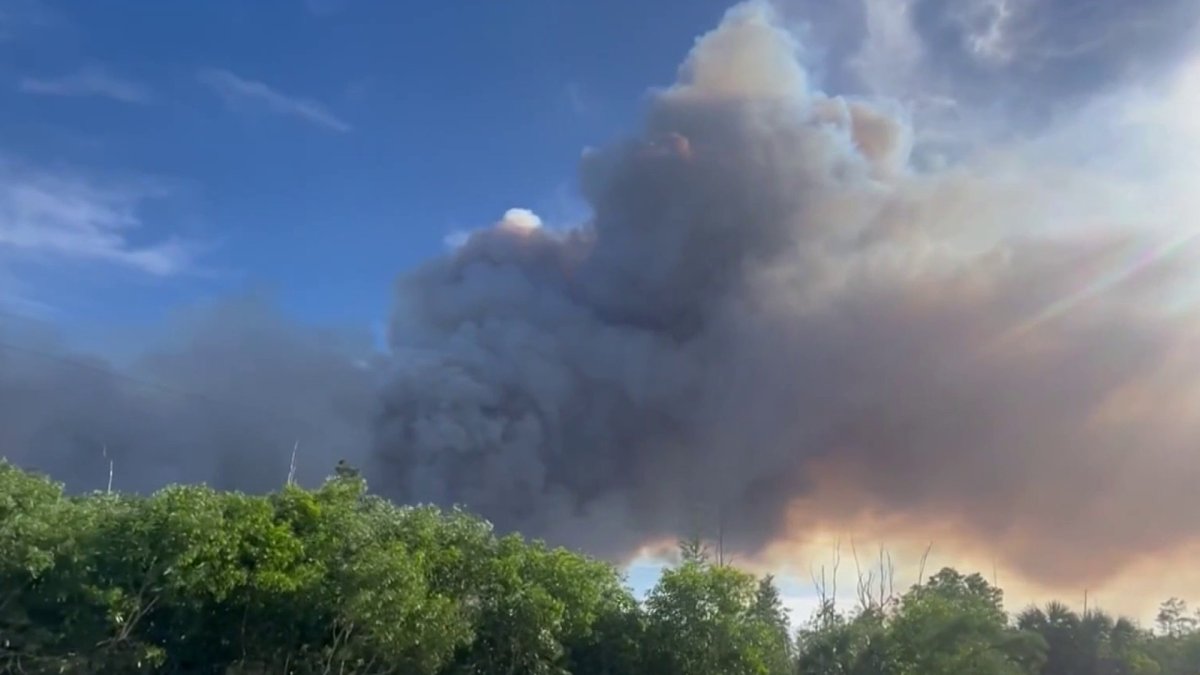 Evacuations ordered as wildfire burns 1,700 acres near Naples
