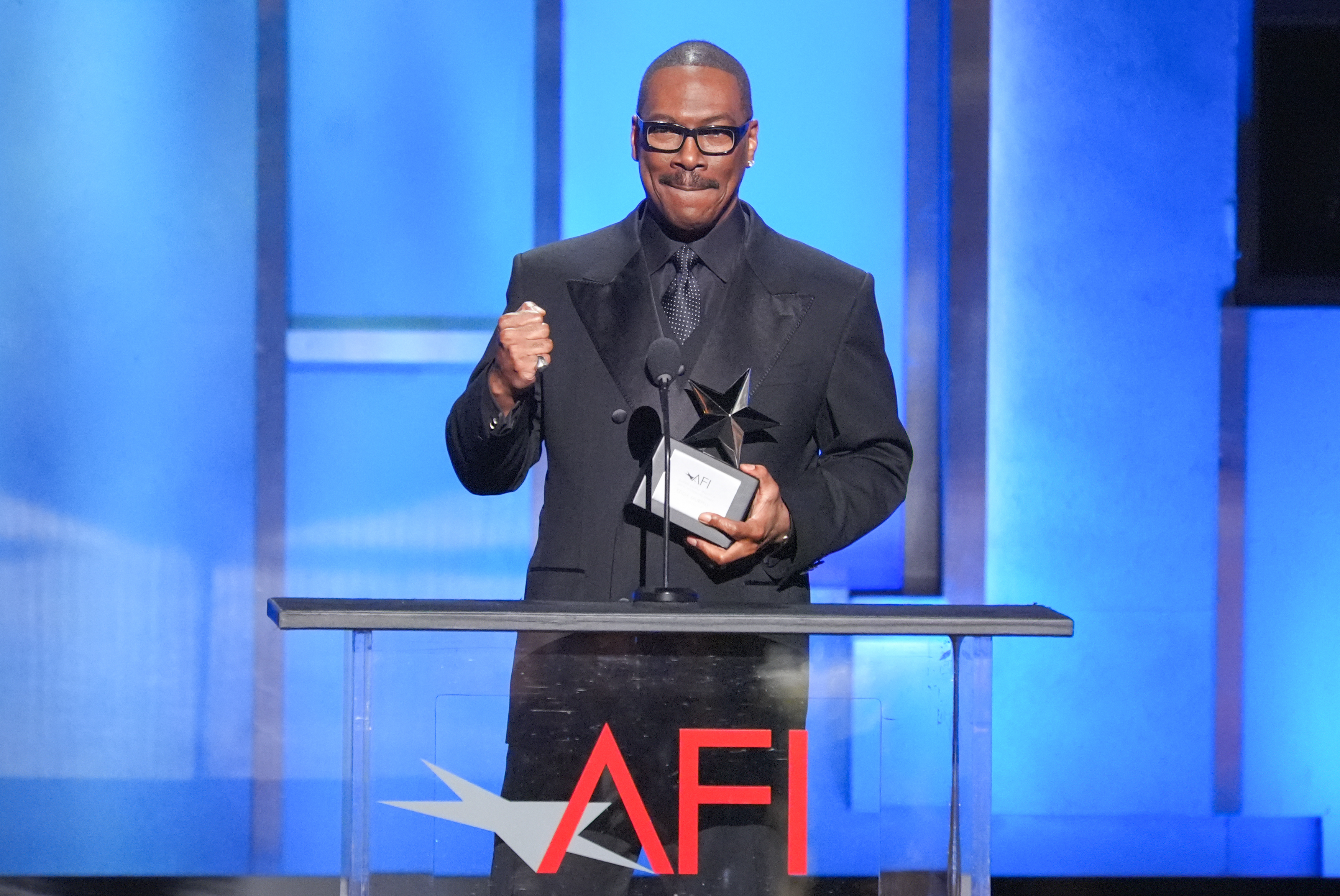 Eddie Murphy receives life achievement award by AFI, drawing standing ovation