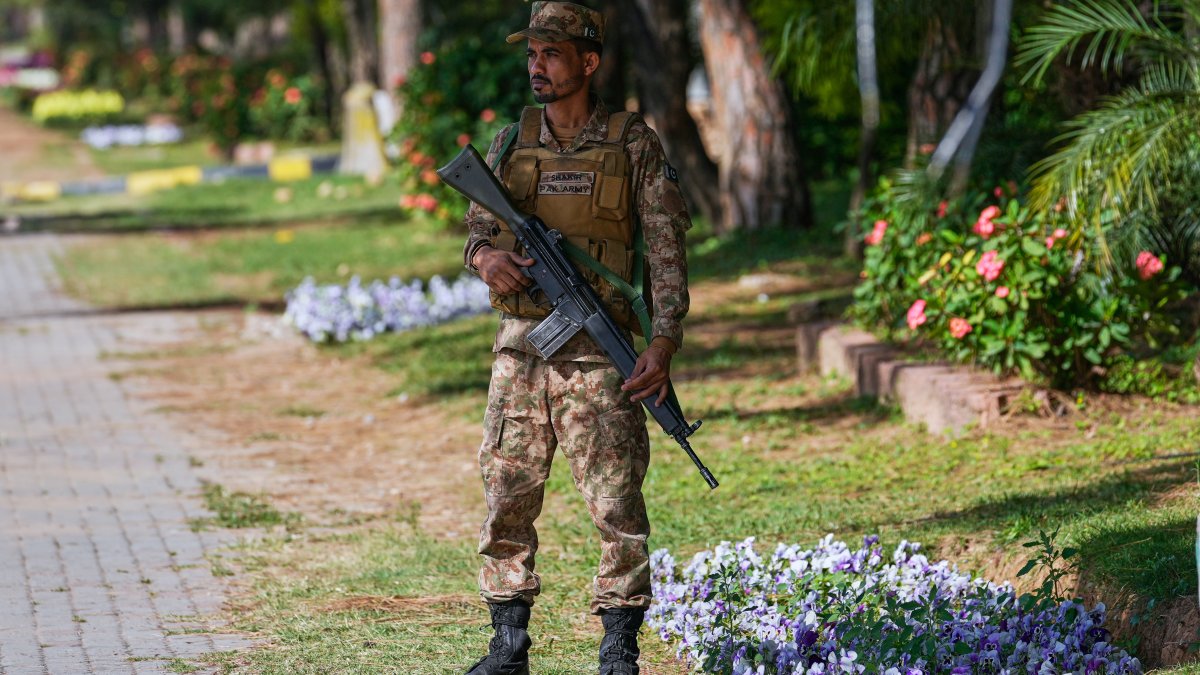 Live updates: U.S. Navy seizure of Iranian ship casts doubt on fresh ceasefire talks in Pakistan