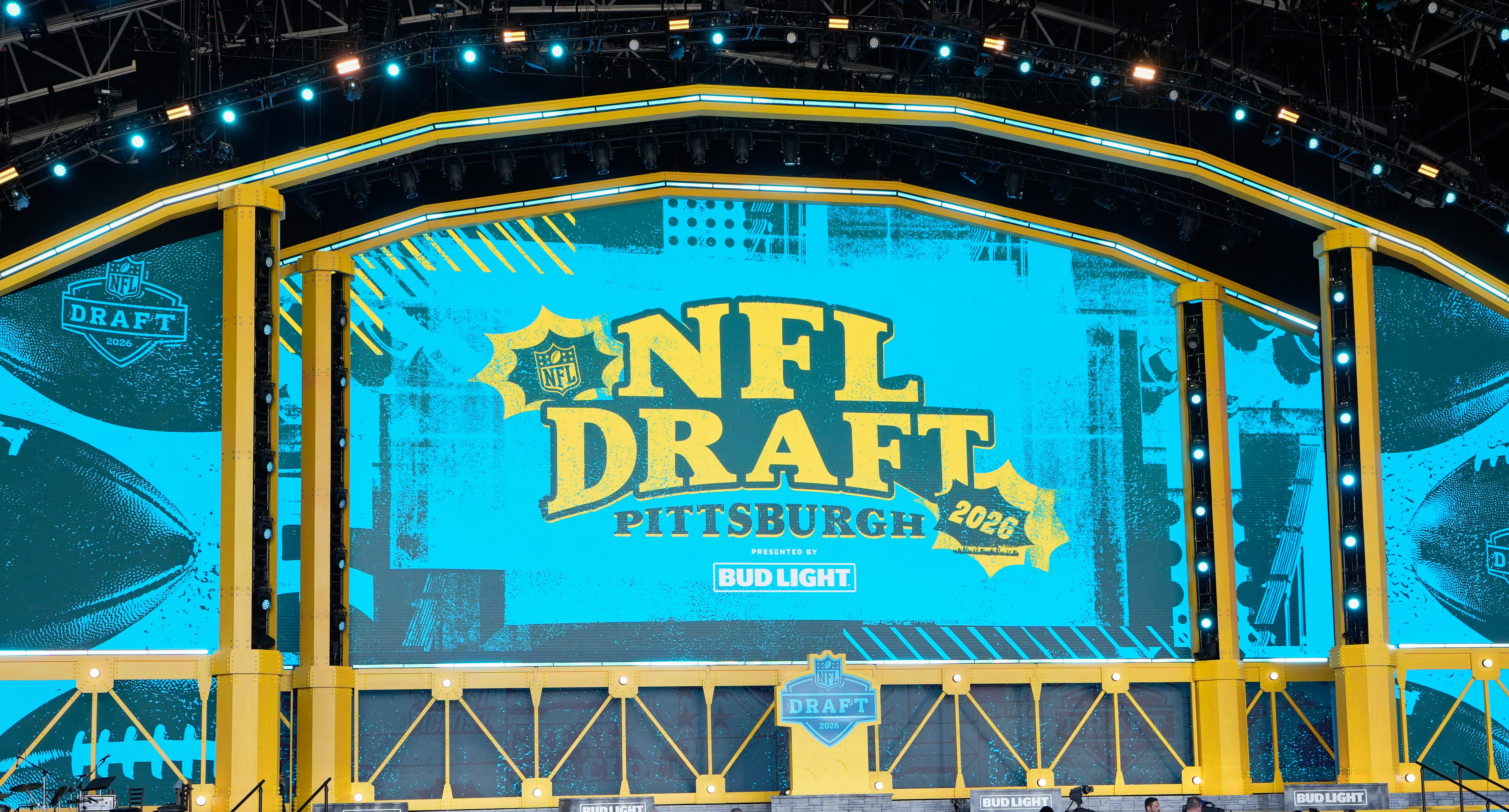 Live updates: Round 1 of 2026 NFL Draft is almost underway