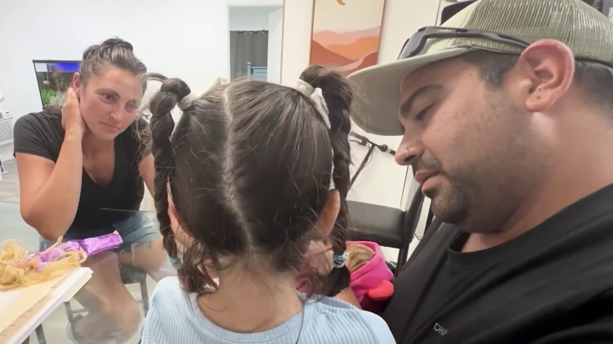 Surfside couple in need of help after abandoned kids show up at their doorstep
