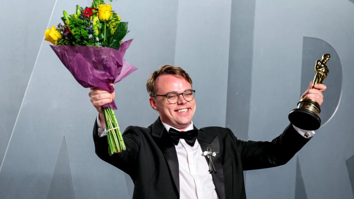 Oscar for 'Mr Nobody Against Putin' lost after TSA considered it a possible weapon