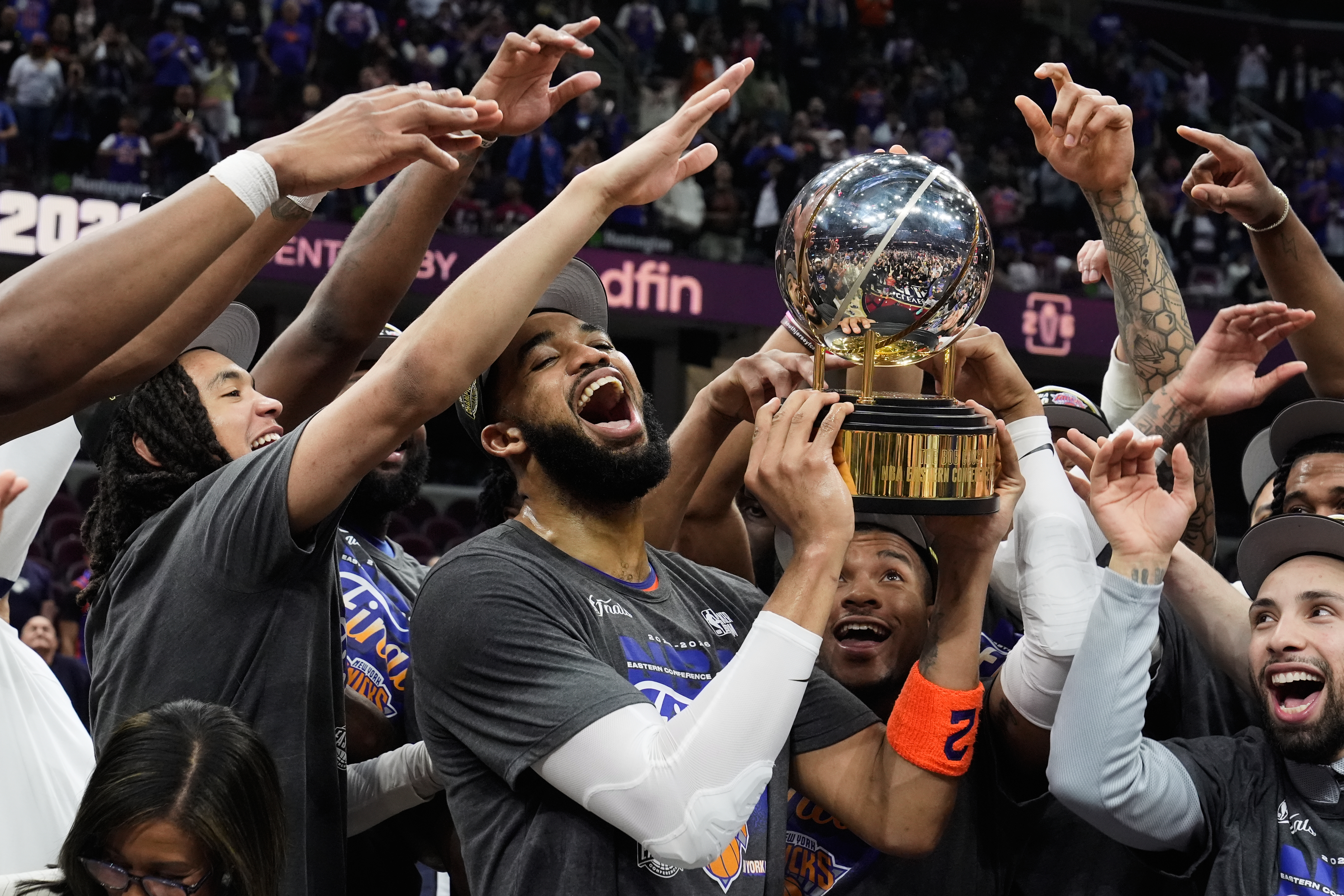 Knicks sweep Cavaliers and advance to first NBA Finals since 1999