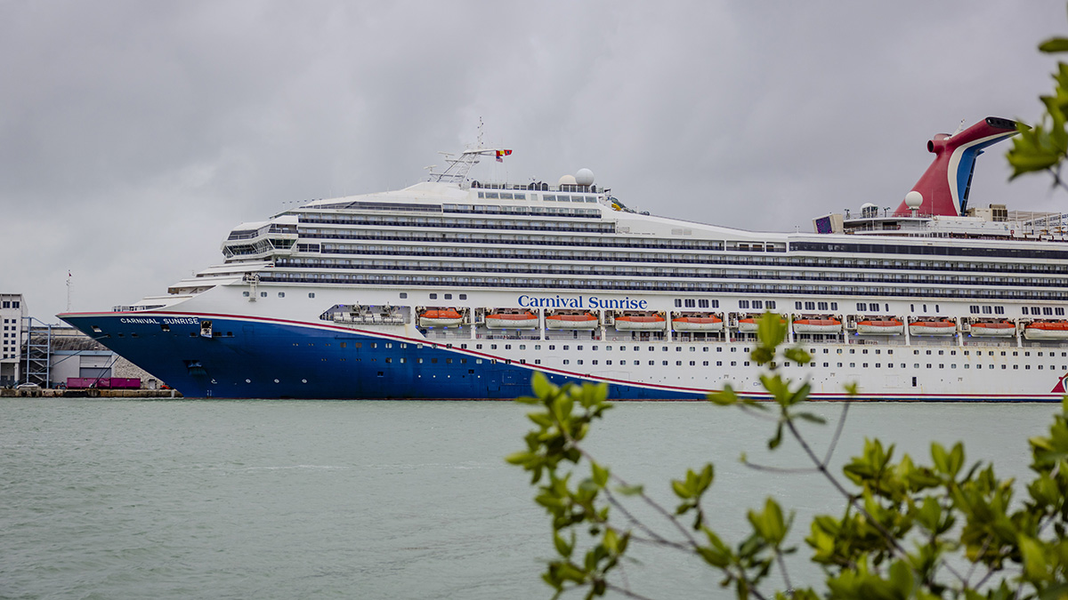 Iowa woman punched teen girl in the face on Carnival Cruise ship, Miami-Dade deputies say