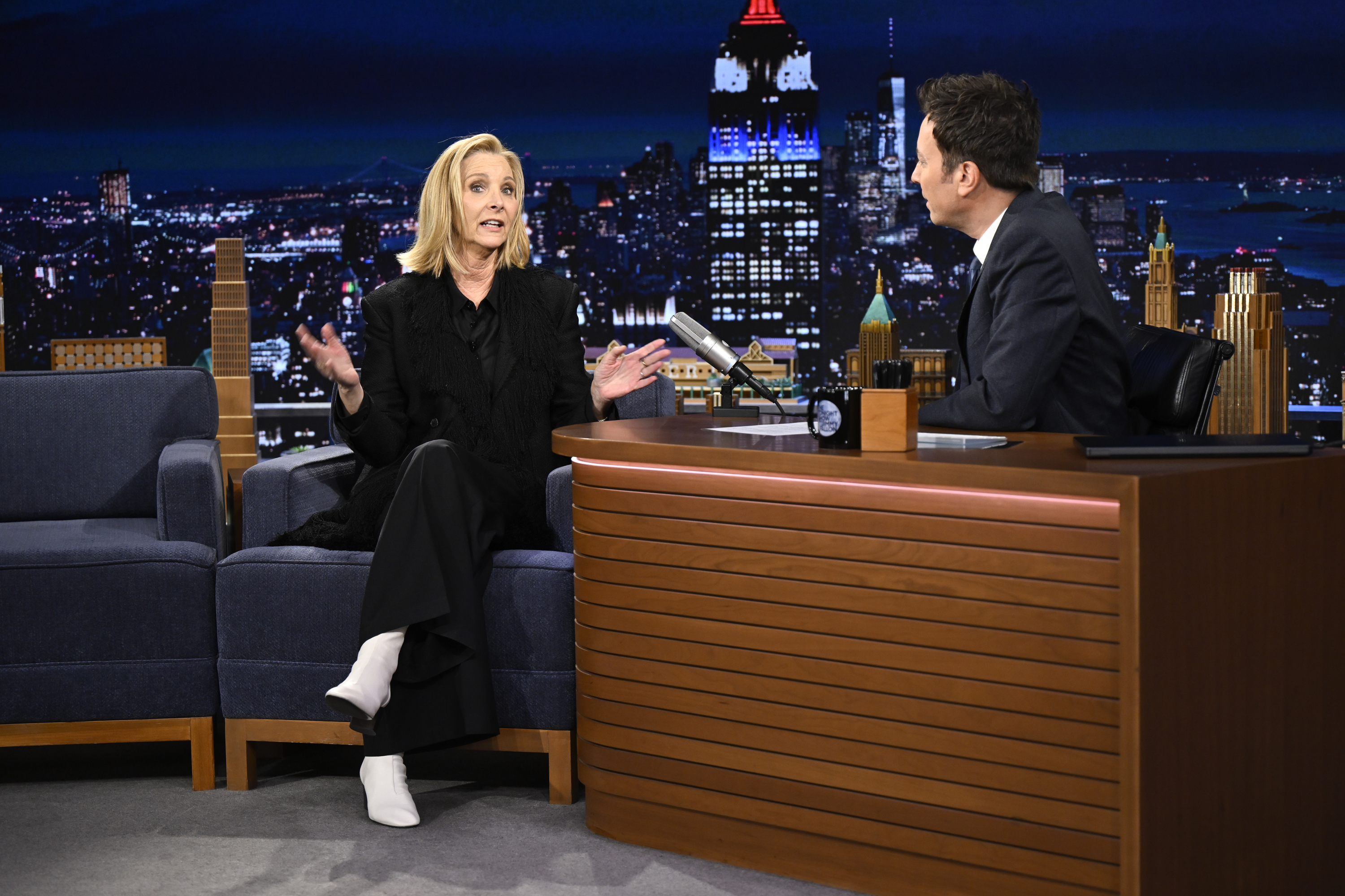 Were they on a break? Lisa Kudrow drops a new “Friends” hot take on Ross and Rachel