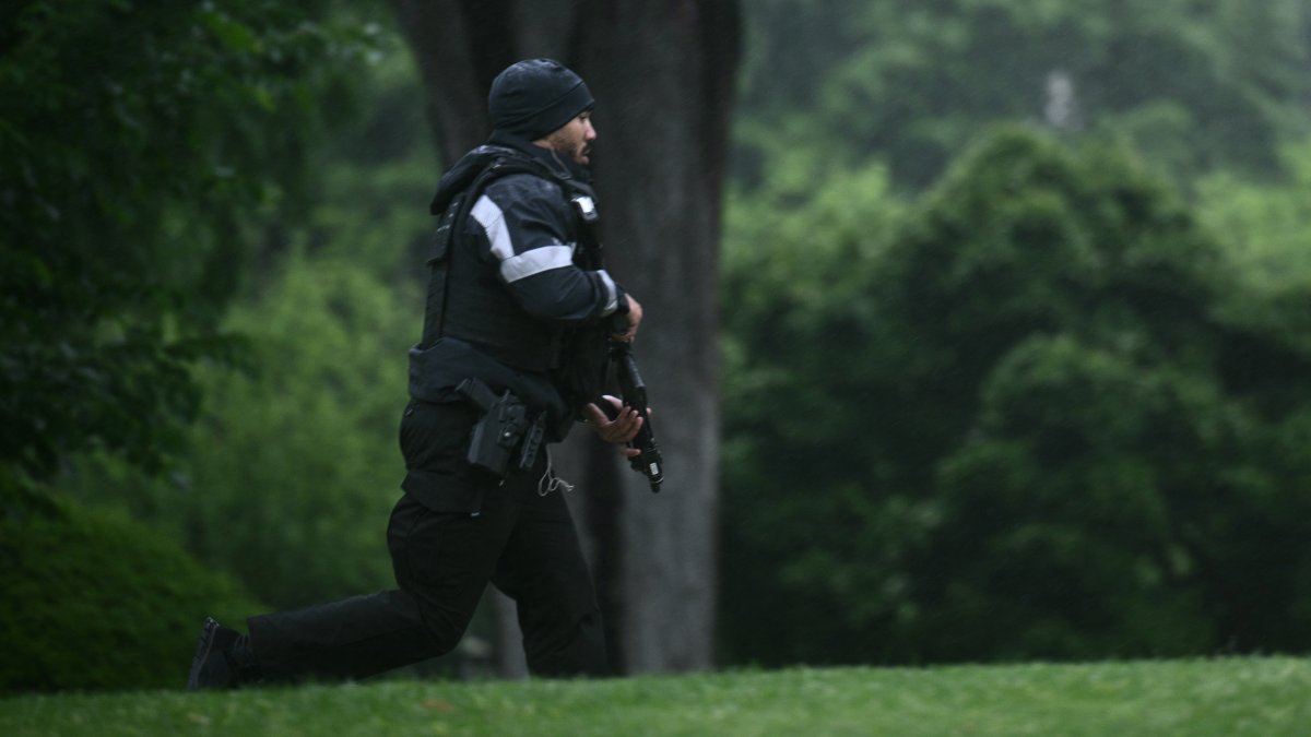 Breaking: White House on lockdown after dozens of gunshots heard nearby