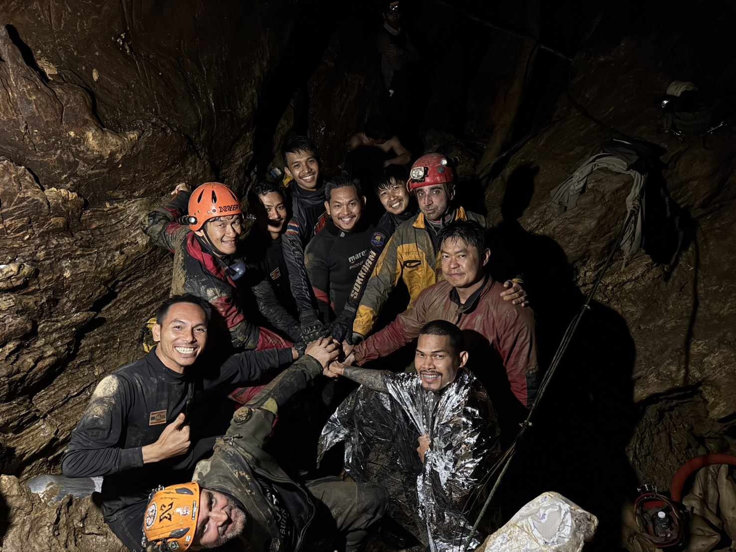 Four more men rescued from flooded cave after becoming trapped while searching for gold