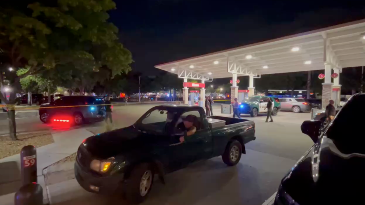 Deputies fatally shoot armed suspect in Davie, sheriff says