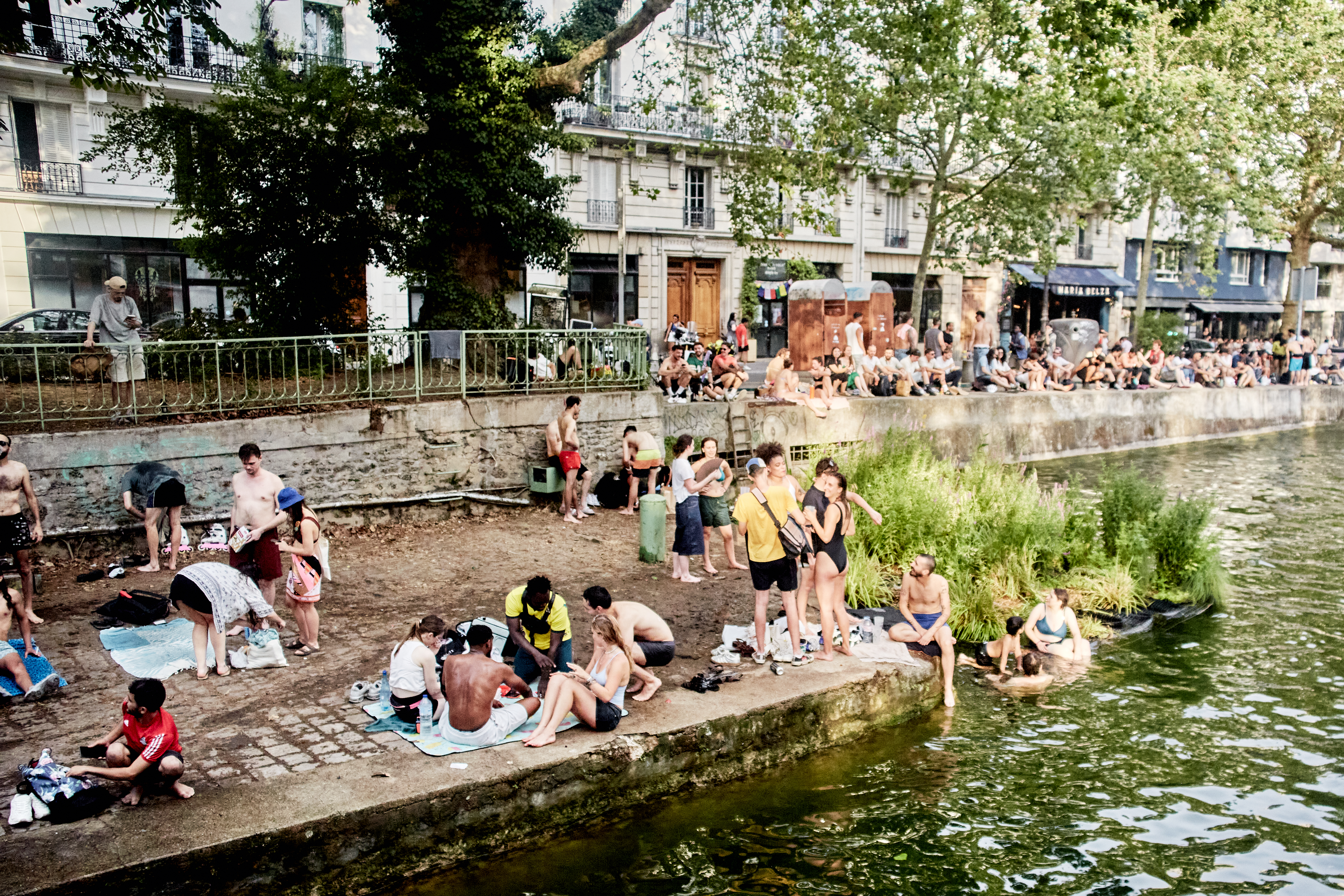 France records around 1,000 additional deaths as extreme heat breaks European records