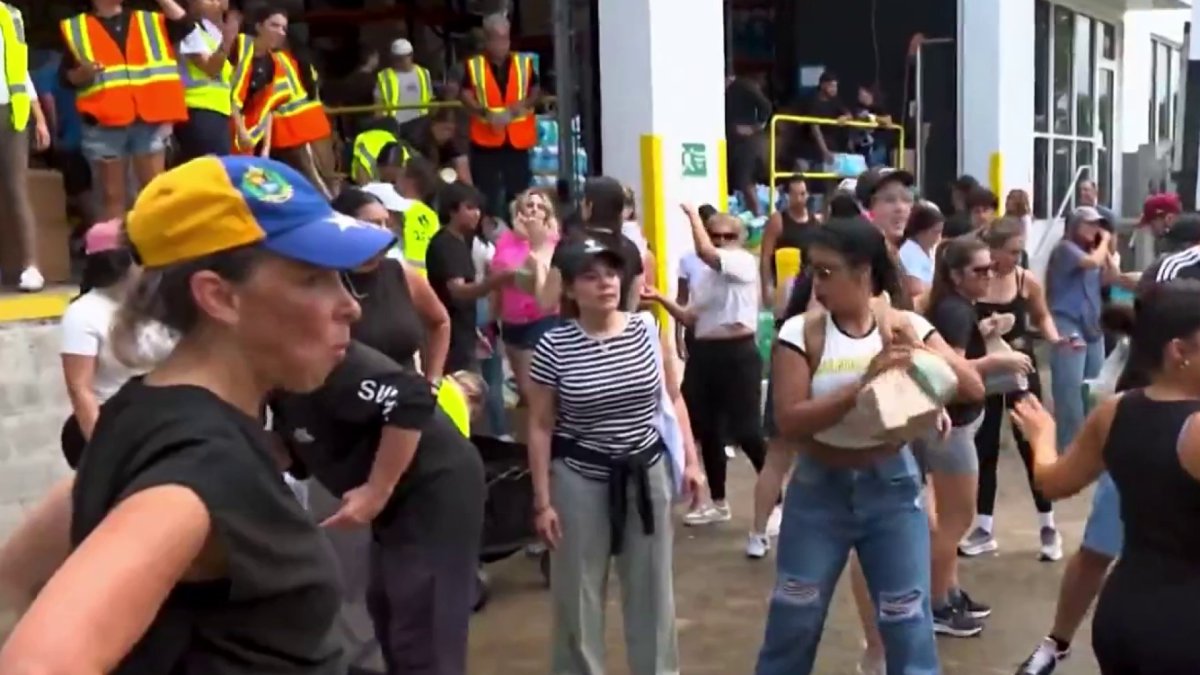 Hundreds volunteer in South Florida to collect aid for Venezuela