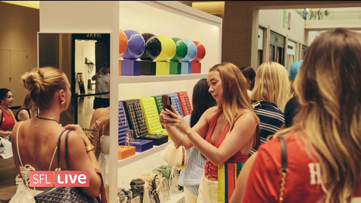 Kendra Scott is making match day, personal at Aventura Mall!