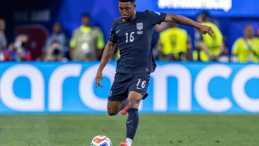 INGLEWOOD, CALIFORNIA – JUNE 25: Alexander Freeman #16 of the United States passes the ball during the FIFA World Cup 2026 Group D match between Türkiye and USA at Los Angeles Stadium on June 25, 2026 in Inglewood, California. (Photo by John Dorton/USSF/Getty Images)