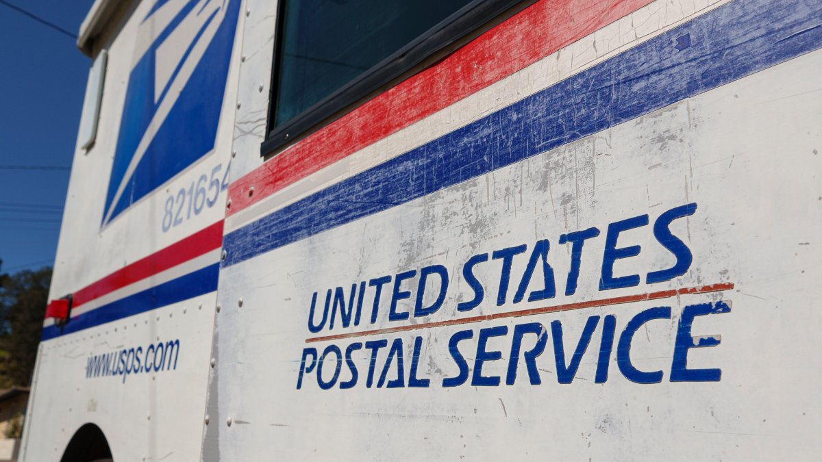 Mail carrier arrested for DUI in Postal Service vehicle, Fort Lauderdale Police say