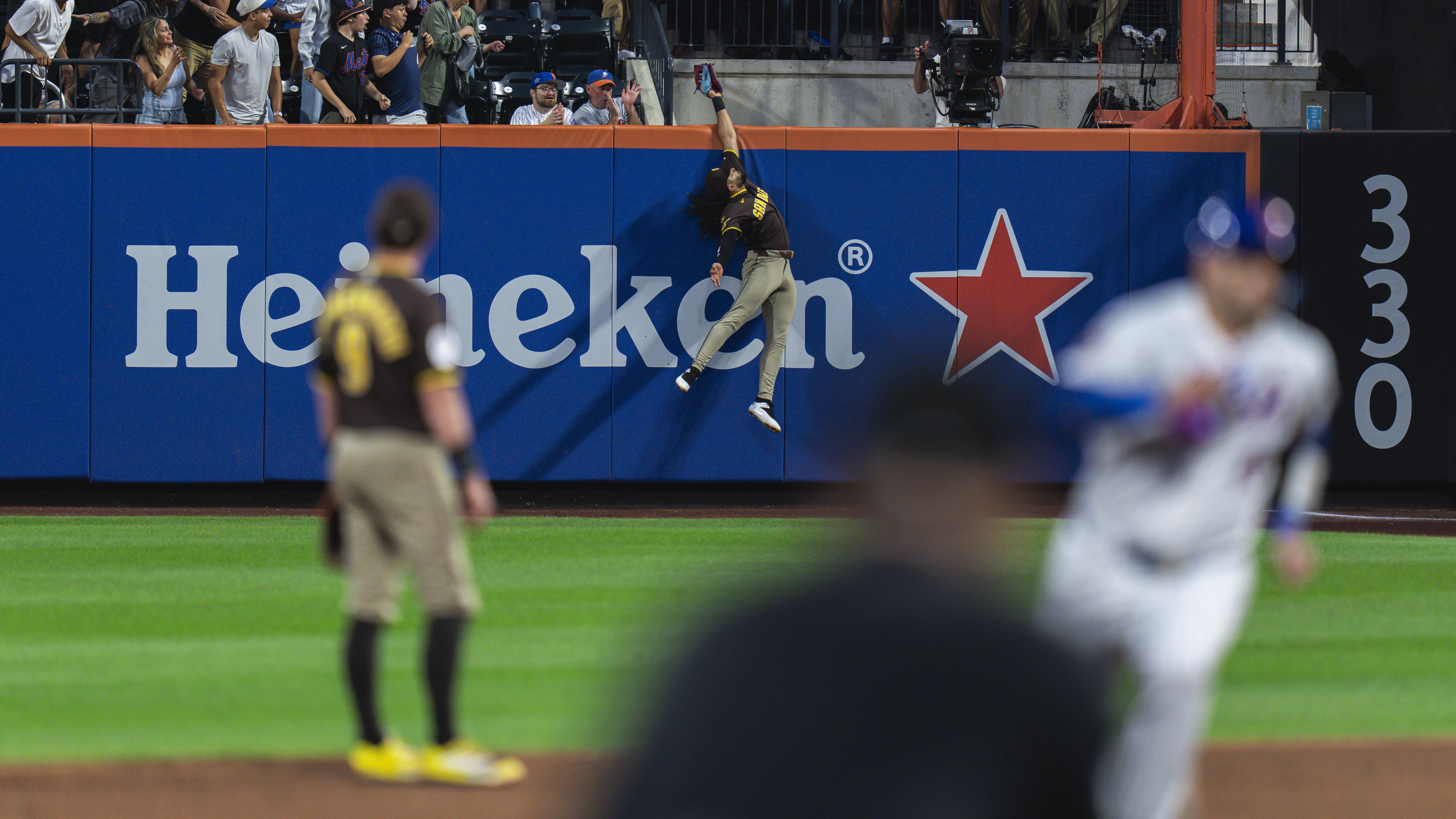 Padres star Fernando Tatis Jr. robs grand slam with wild catch at