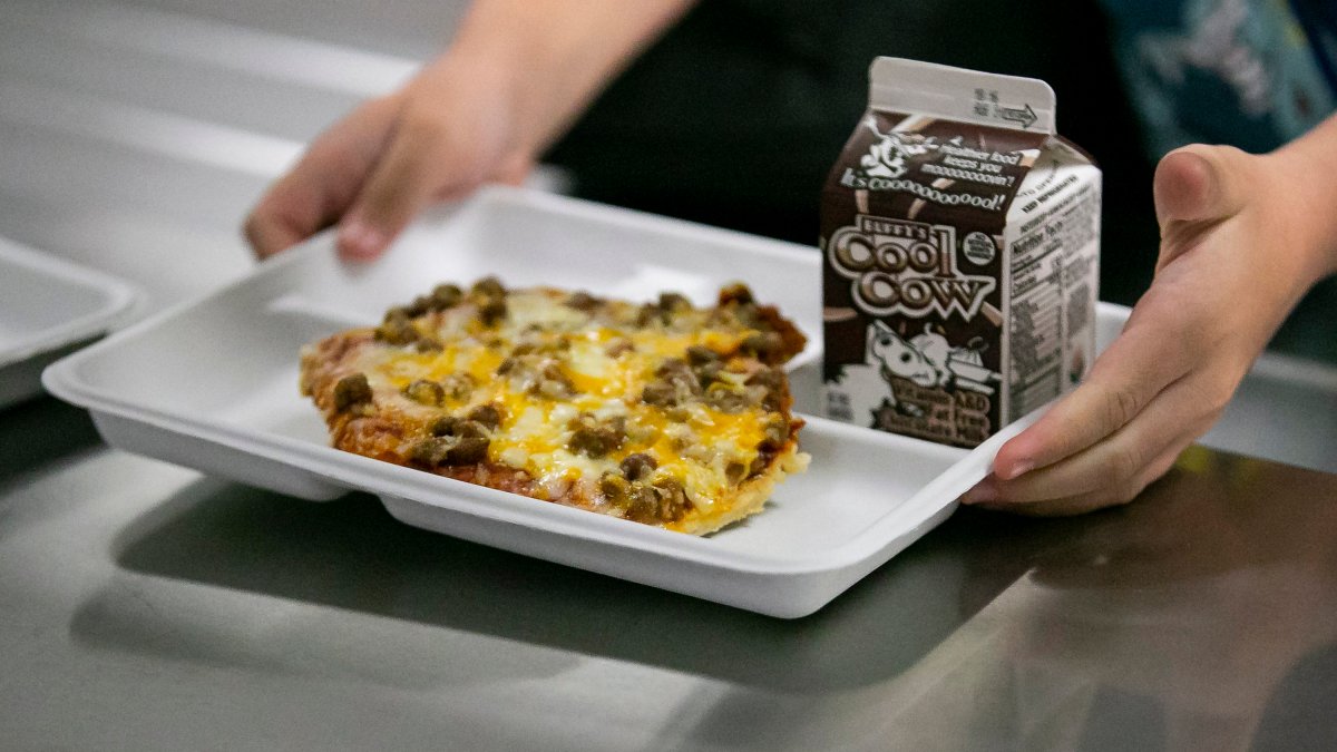 Miami-Dade resumes charging daily for school meals. Here's how to lunch on a budget