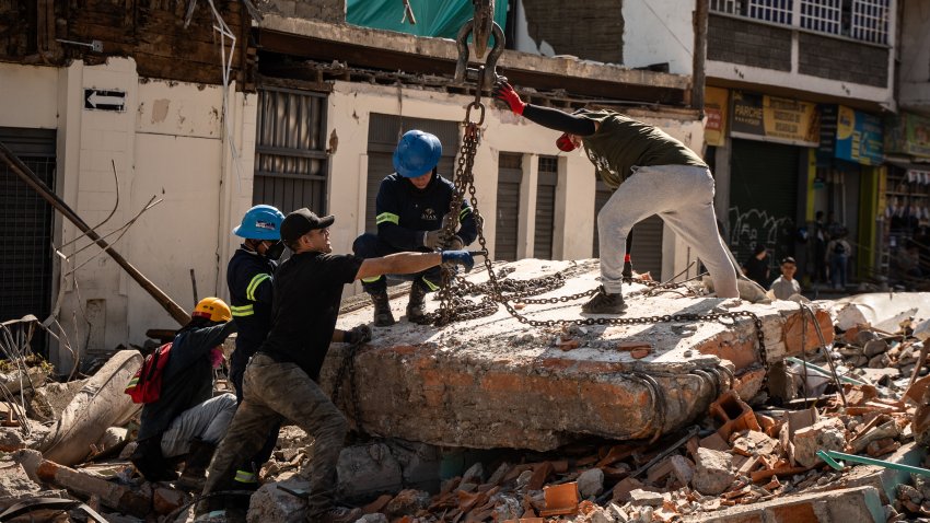 Rescue workers and volunteers clear debris following an earthquake in Pereira, Colombia, on Tuesday, Aug. 11, 2026. A second day of search and rescue efforts is underway after a massive earthquake struck western Colombia as the country’s new president faces a tough and early test of his abilities to handle a crisis. Photographer: Nathalia Angarita/Bloomberg via Getty Images