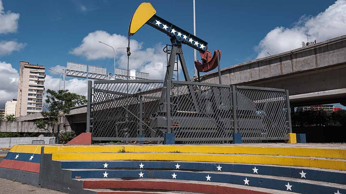 Trump Venezuela oil deal draws skepticism over democratic reform, impact on gas prices