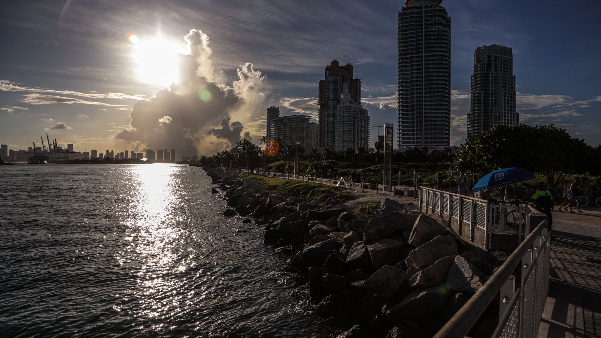 HISTORIC HEAT: Miami ties all-time record with temperature not seen since 1942