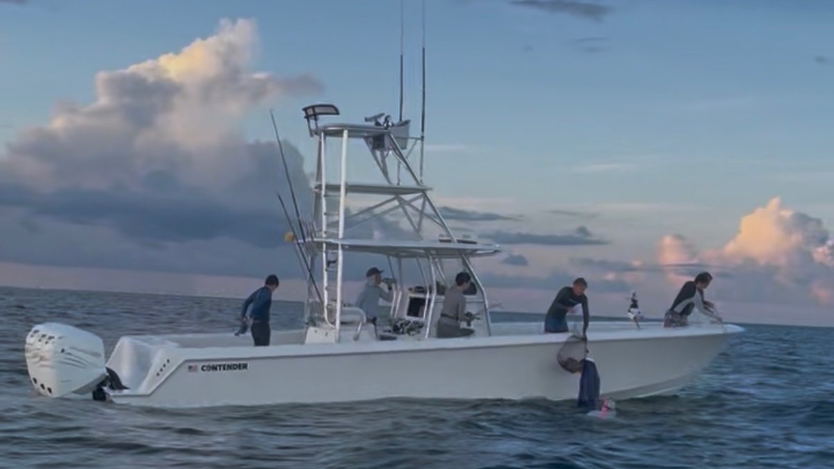 Man cut off diver's air supply after dispute over lobster fishing spot in Miami, report says