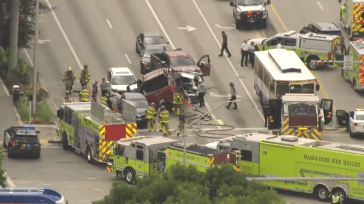 1 person killed, multiple others injured, in major crash at Doral  intersection