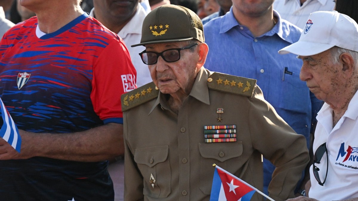 Reports of Raúl Castro's critical health raise questions about Cuba's future