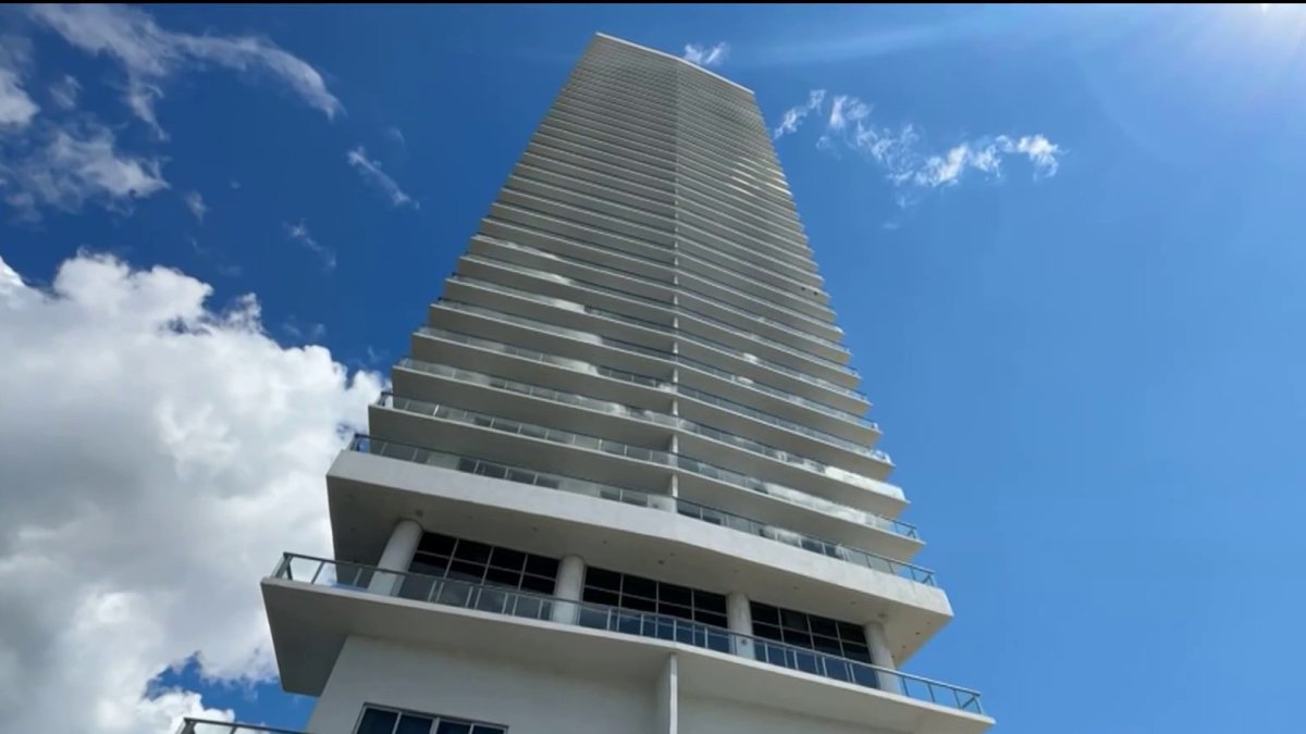 Person found shot in lobby of Ocean Drive high-rise in Hollywood, cops say