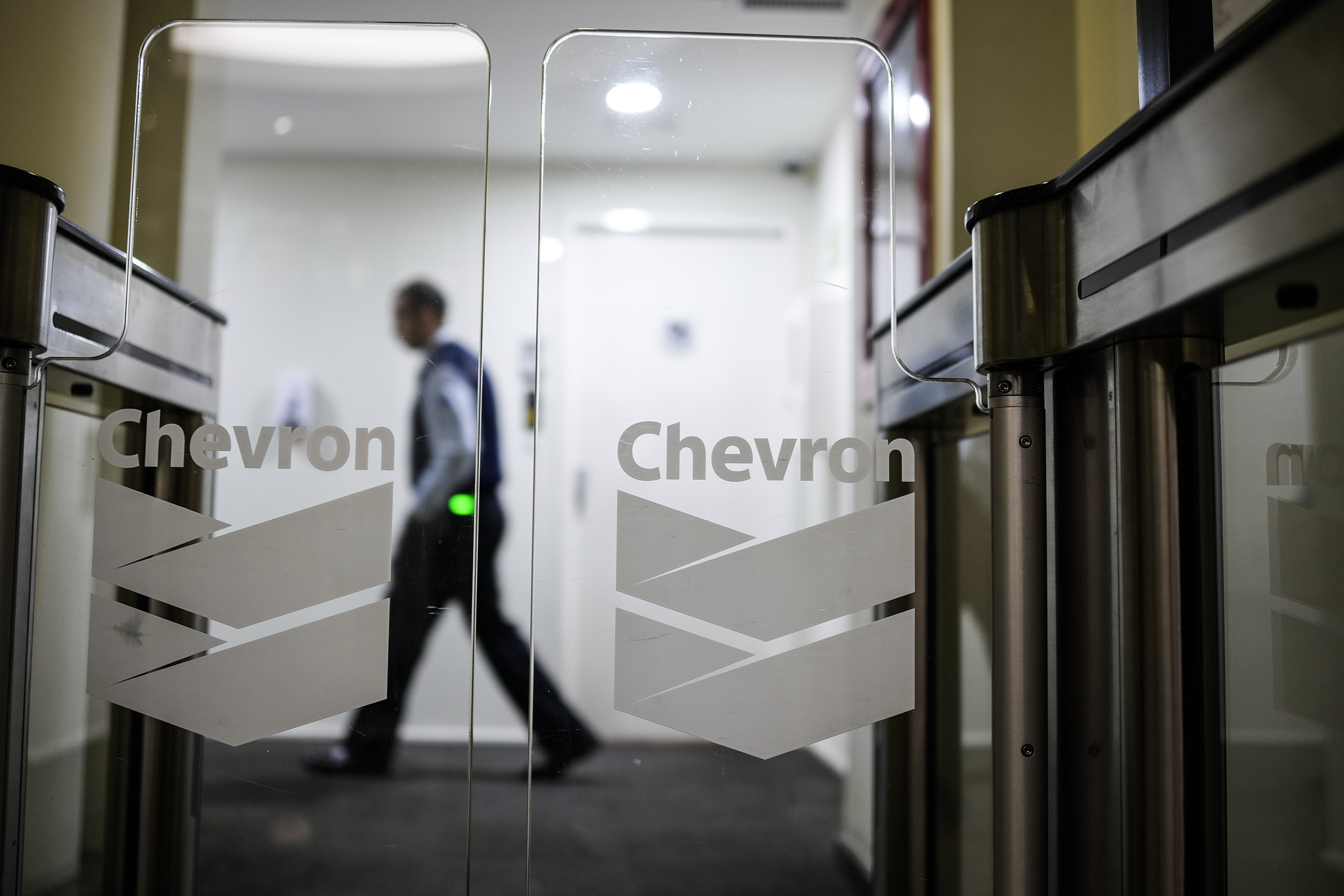 U.S. oil giant Chevron confirms it will expand operations in Venezuela