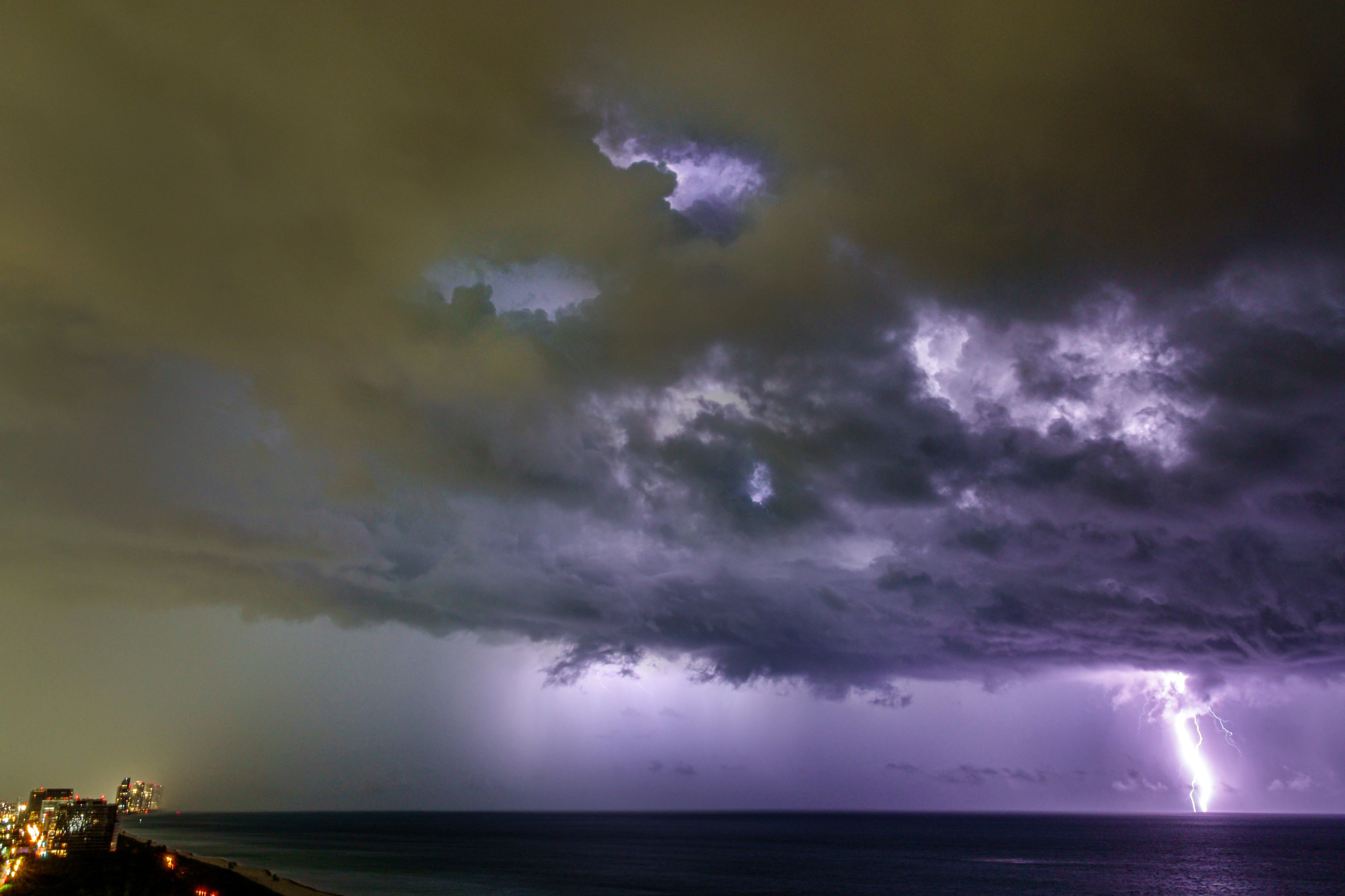 Thunderstorms: 8 myths and facts about lightning