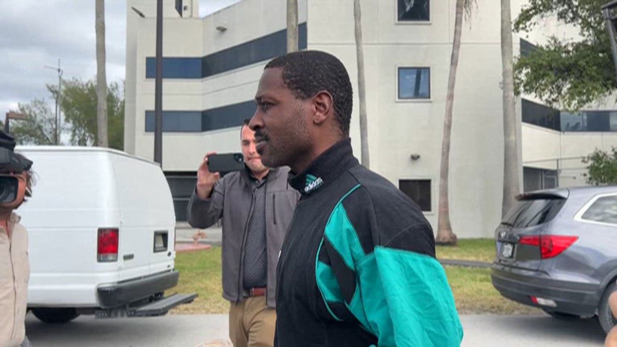 Ex-NFL star Antonio Brown to appear in Miami court for expected plea agreement