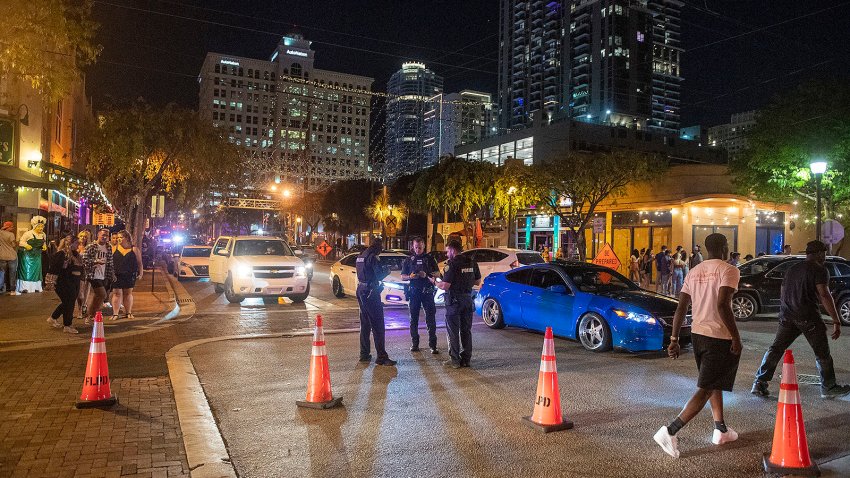 A crowd starts to gather on Himmarshee Street in Fort Lauderdale, Florida. (Michael Laughlin/Sun Sentinel/Tribune News Service via Getty Images)