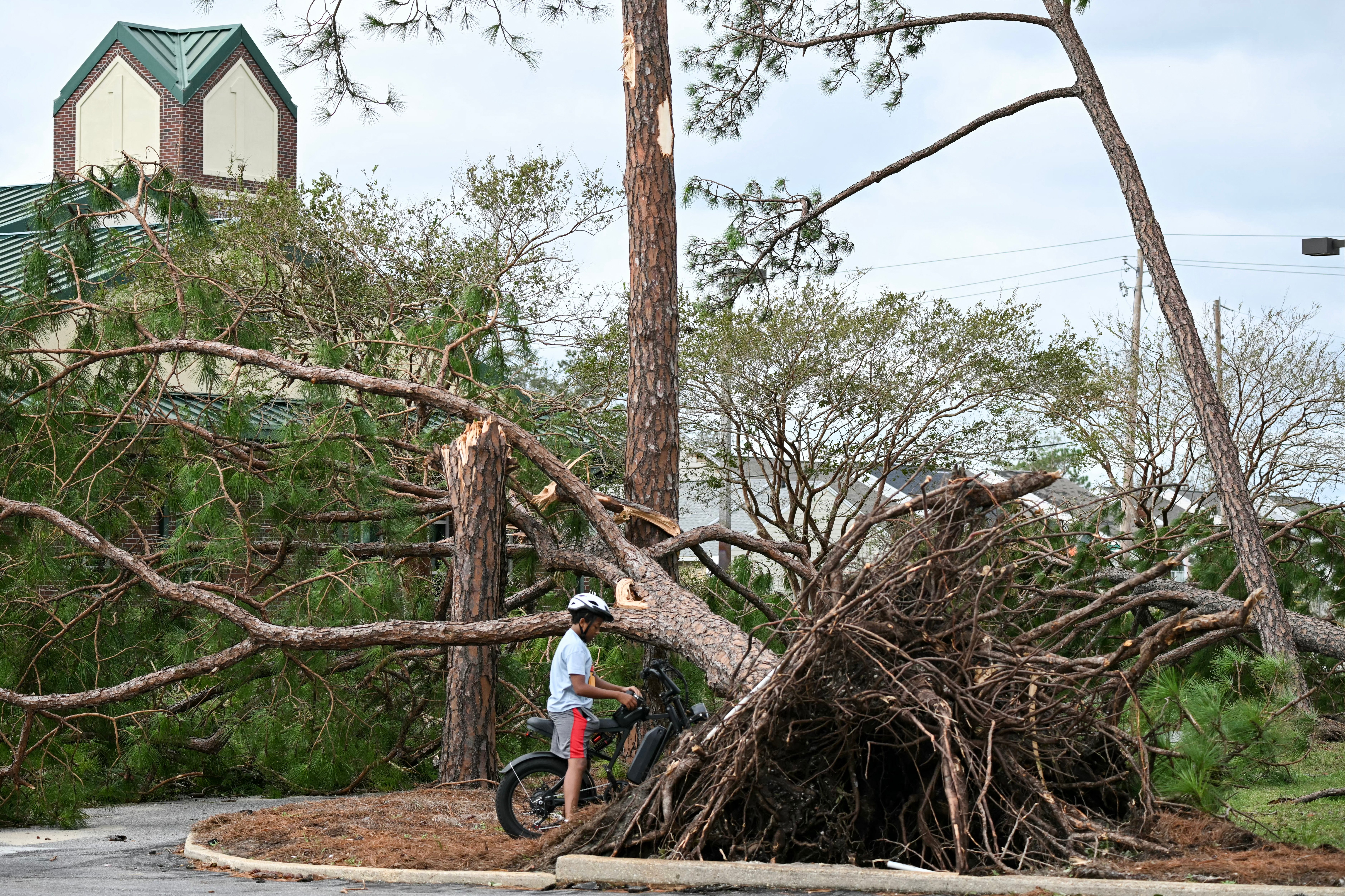 Some in Florida and Alabama without power as Isaias moves north to Appalachians and Mid-Atlantic
