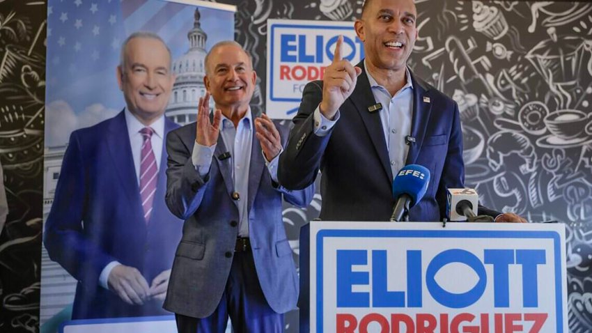 U.S. House Democratic Leader Hakeem Jeffries campaigns alongside Democratic congressional nominee Eliott Rodriguez, at CAO Bakery & Cafe in Pinecrest Florida, on Friday, Oct. 16, 2026. (Al Diaz/Miami Herald/Tribune News Service via Getty Images)