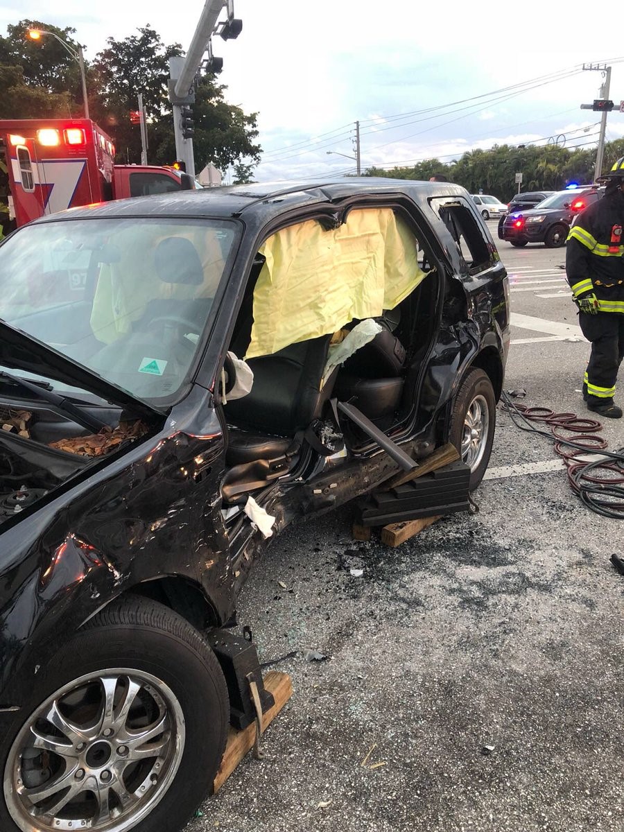 Coral Springs Crash Sends 2 to Hospital in Serious Condition