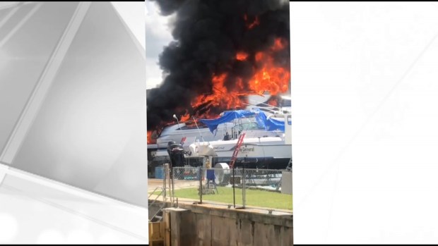 [MI] Large Fire Burns Yacht in Fort Lauderdale